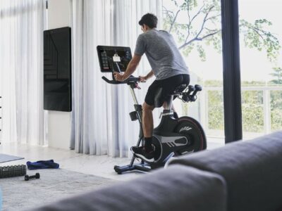 JHT20_LIFESTYLE_cycle_male_hero-121020-lo-scaled-1-1[1]